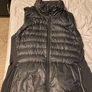 VGUC lululemon size 12 vest (broken pocket zipper)